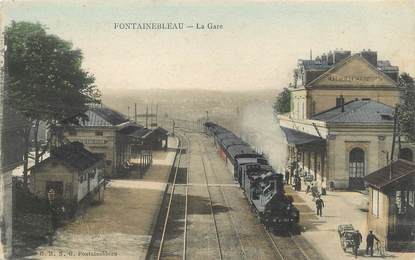 / CPA FRANCE 77 "Fontainebleau, la gare" / TRAIN