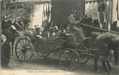 / CPA FRANCE 77 "Fontainebleau, arrivée du ministre de la guerre"