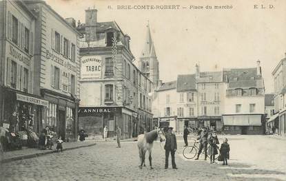 / CPA FRANCE 77 "Brie Comte Robert, place du Marché"