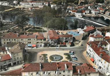 / CPSM FRANCE 16 "Chabanais, place de la Croix Blanche"