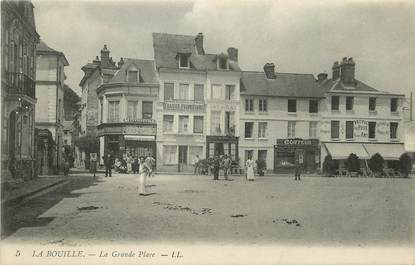 / CPA FRANCE 76 "La Bouille, la grande place"