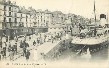 / CPA FRANCE 76 "Dieppe, la gare maritime"