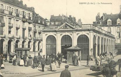 / CPA FRANCE 76 "Dieppe, la poissonerie"