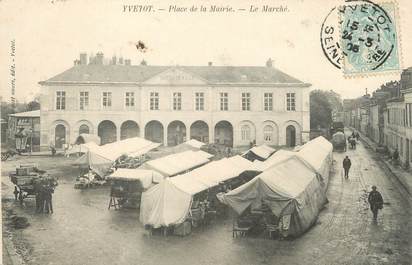 / CPA FRANCE 76 "Yvetot, place de la mairie, le marché"