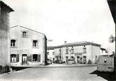 CPSM FRANCE 42 "Pretieux, place du Bourg"