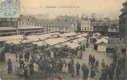 / CPA FRANCE 76 "Doudeville, le marché du samedi"