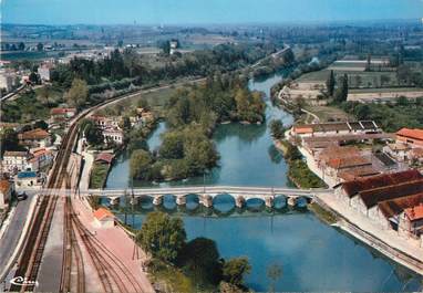 / CPSM FRANCE 16 "Chateauneuf sur Charente, le pont et les Rives de la Charente"