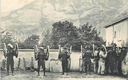 CPA CHASSEUR ALPIN "Artilleurs alpins portant une pièce de canon"