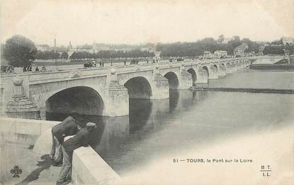 / CPA FRANCE 37 "Tours, le pont sur la Loire"