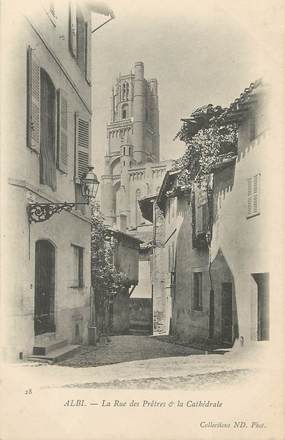 / CPA FRANCE 81 "Albi, la rue des Prêtres et la cathédrale"