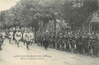 CPA CHASSEUR ALPIN / Série Les Diables Bleus "La Revue du Général Joffre"