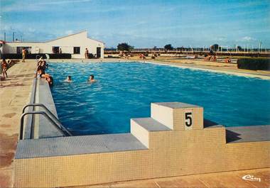 / CPSM FRANCE 17 "Courçon d'Aunis, la piscine"