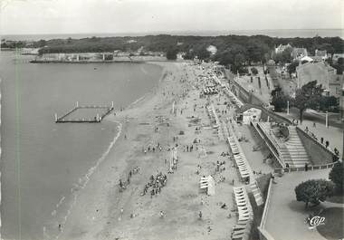 / CPSM FRANCE 17 "Fouras, vue générale de la plage"