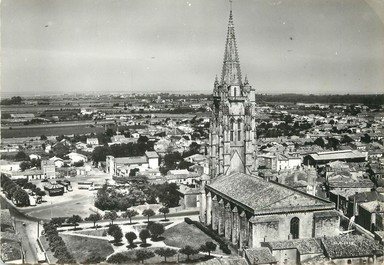 / CPSM FRANCE 17 "Marennes, vue générale, l'église