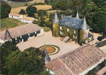 / CPSM FRANCE 17 "Montguyon, vue aérienne, le château de la Magdelaine"