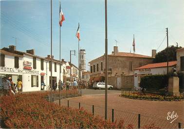 / CPSM FRANCE 17 "Ile d'Oléron Saint Pierre, place de la Mairie"