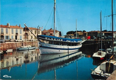 / CPSM FRANCE 17 "Ile de Ré, Saint Martin de Ré, le port "