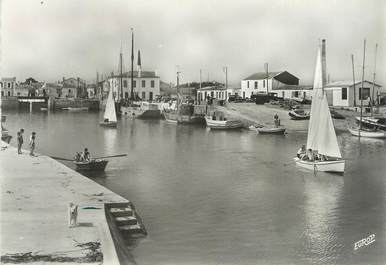 / CPSM FRANCE 17 "Ile de Ré, Ars en Ré, l'entrée du port"