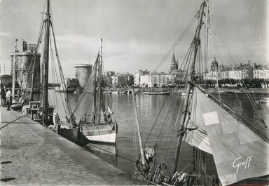 / CPSM FRANCE 17 "La Rochelle, le port" / BATEAU