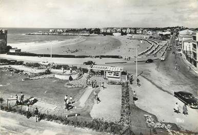 / CPSM FRANCE 17 "Royan Pontaillac, la plage, la pointe Nord"