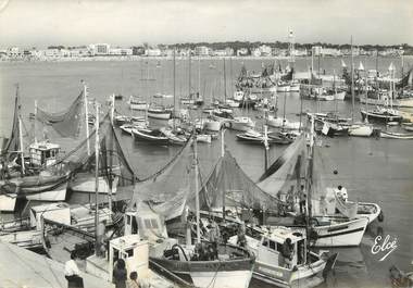 / CPSM FRANCE 17 "Royan, le port" /  BATEAU