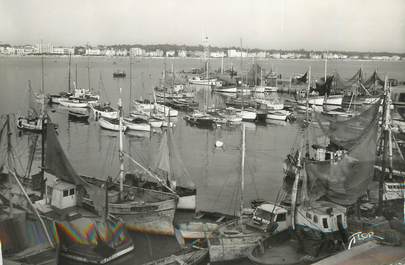 / CPSM FRANCE 17 " Royan, le port" 