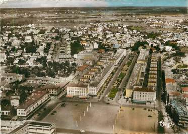 / CPSM FRANCE 17 "Royan Pontaillac, la place et bld Aristide "