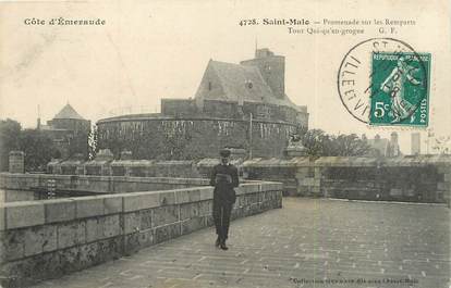 CPA FRANCE 35 "Saint Malo, promenade sur les remparts"