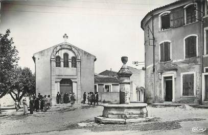 CPSM FRANCE 84 "Valréas, place de la Recluse, le temple"