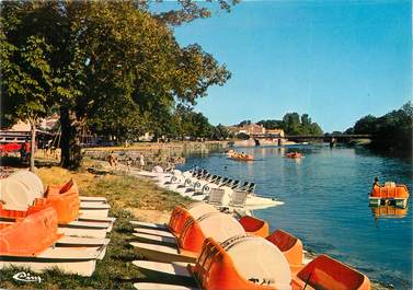 CPSM FRANCE 17 "Taillebourg, pédalos sur la plage de la Charente"