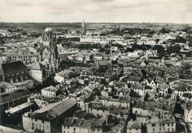 CPSM FRANCE 17 "Saintes, vue aérienne quartier Saint Pierre"