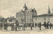 33 Gironde / CPA FRANCE 33 "Coutras, place de l'hôtel de ville"