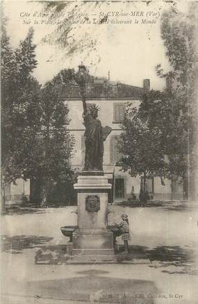 / CPA FRANCE 83 "Saint Cyr sur Mer, sur la place, la statue de la liberté"