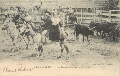 / CPA FRANCE 13 "En Camargue, une Ferrade, gardiens de taureaux"