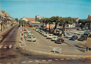 / CPSM FRANCE 18 "Saint Amand Montrond, place de la République"'