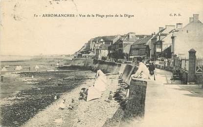 CPA FRANCE 14 "Arromanches, vue de la plage prise de la digue"