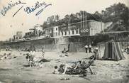 14 Calvado / CPSM FRANCE 14 "Villerville, sur la plage au pied du Casino"