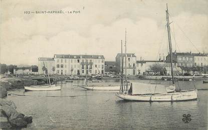 / CPA FRANCE 83 "Saint Raphaël, le port"