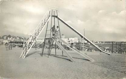 / CPSM FRANCE 83 "Saint Raphaël, plage de Fréjus"