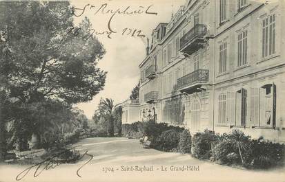 / CPA FRANCE 83 "Saint Raphaël, le grand hôtel"