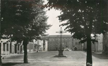 / CPSM FRANCE 43 "Monistrol sur Loire, place du collège"