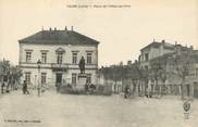 42 Loire / CPA FRANCE 42 "Feurs, place de l'hôtel de ville "