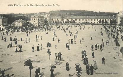 / CPA FRANCE 56 "Pontivy, la place Nationale un jour de fête"