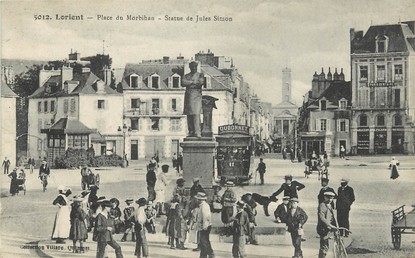 / CPA FRANCE 56 "Lorient, place du Morbihan" / STATUE