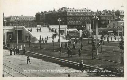 / CPSM FRANCE 33 "Port Autonome de Bordeaux, les grands escaliers du quai"