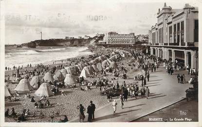 / CPSM FRANCE 64 "Biarritz, la grande plage"'