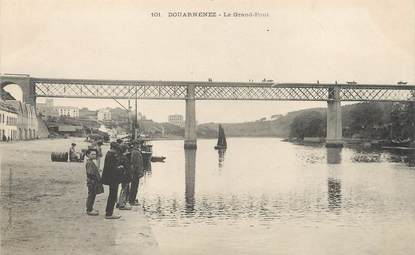 / CPA FRANCE 29 "Douarnenez, le grand pont"