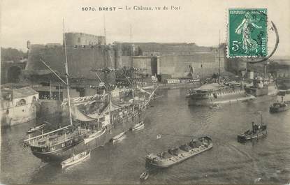 / CPA FRANCE 29 "Brest, le château, vu du port"