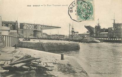 / CPA FRANCE 29 "Brest, le pont tournant ouvert"