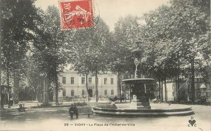 / CPA FRANCE 03 "Vichy, la place de l'hôtel de ville"